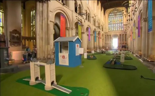 Una catedral de Reino Unido se convierte en un campo de golf