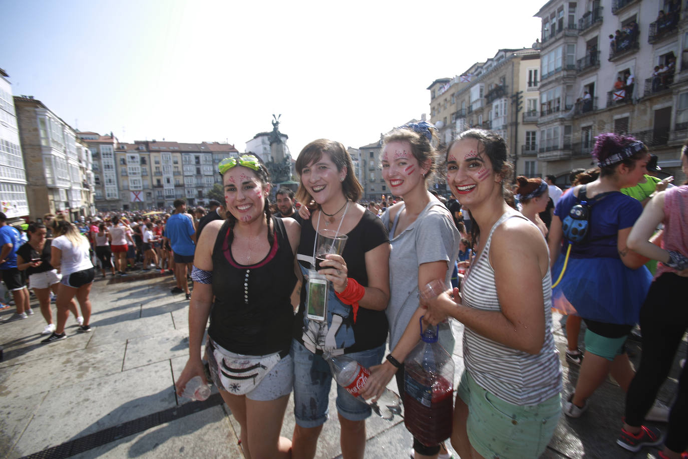 Vitoria ha dado inicio a las fiestas de la Virgen Blanca y una gran multitud de alaveses ha recibido a Celedón.