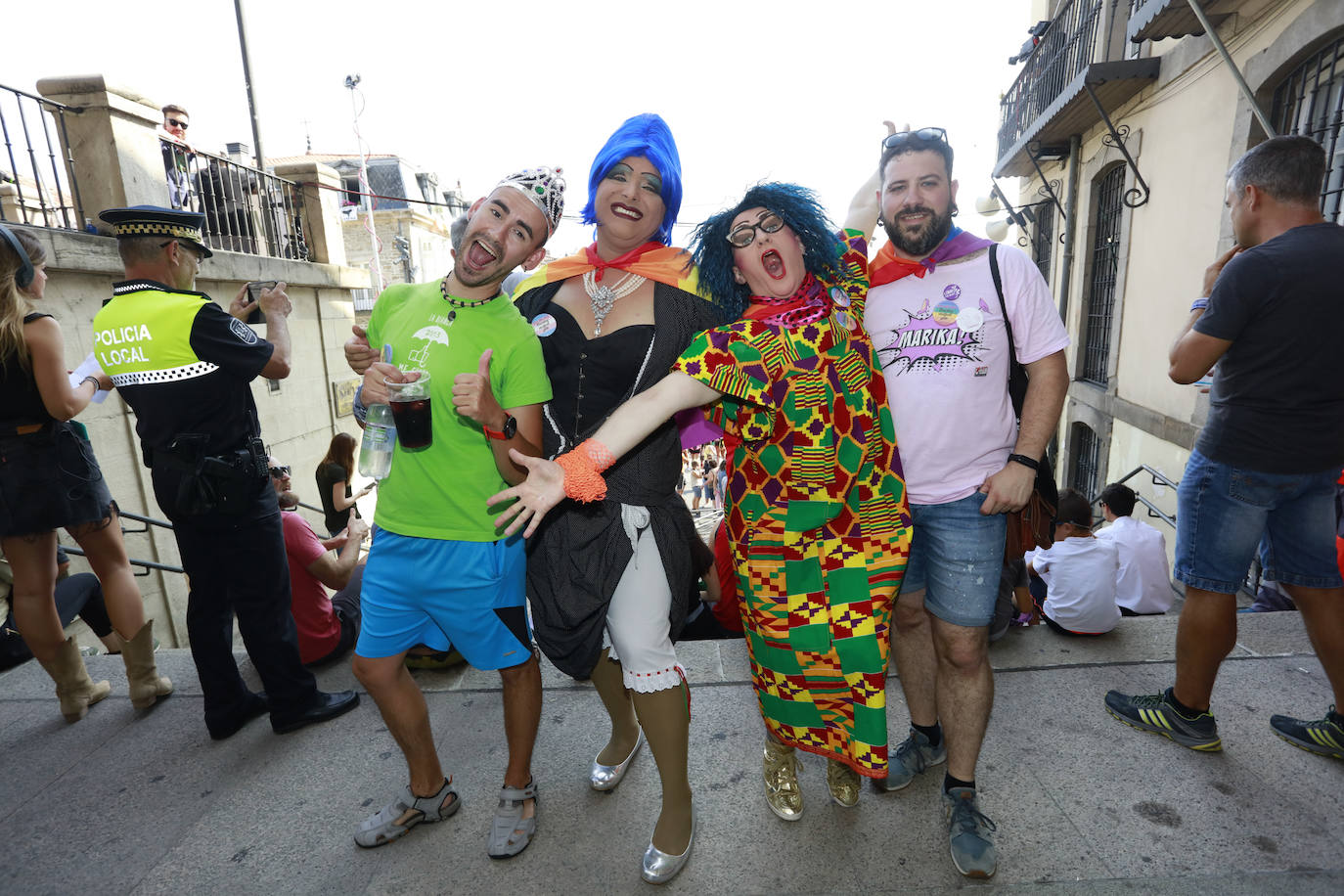 Vitoria ha dado inicio a las fiestas de la Virgen Blanca y una gran multitud de alaveses ha recibido a Celedón.