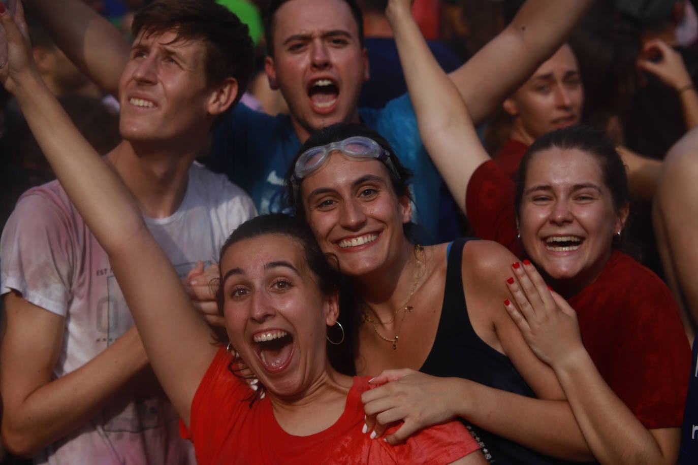 Vitoria ha dado inicio a las fiestas de la Virgen Blanca y una gran multitud de alaveses ha recibido a Celedón.