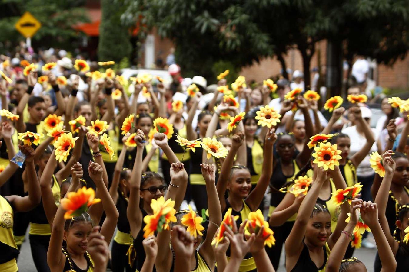 Tradicional desfile de Silleteritos del barrio La Floresta en Medellín (Colombia)