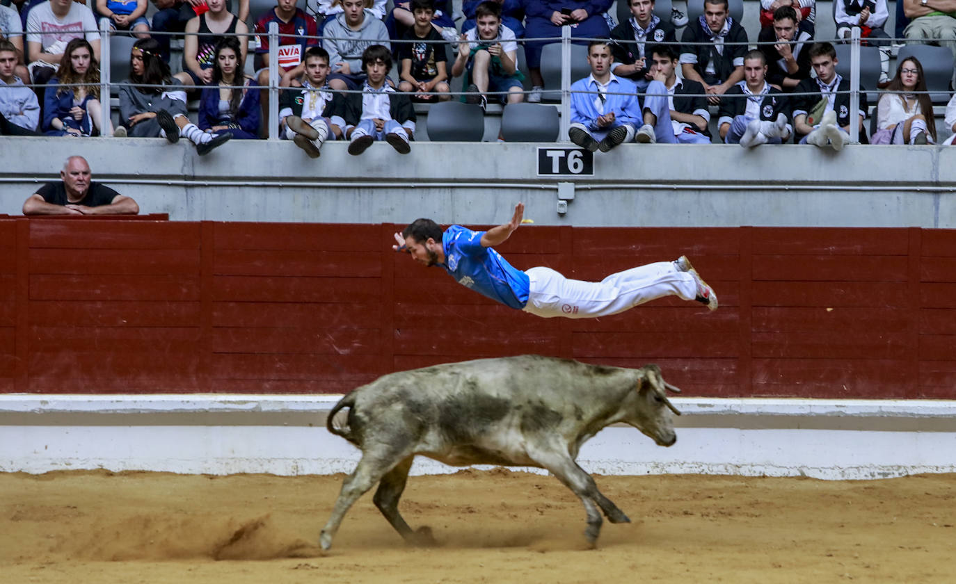 Fotos: Las imágenes de las vaquillas en La Blanca