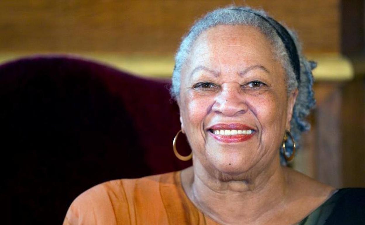 Muere Toni Morrison, la primera mujer negra que ganó el Nobel de Literatura