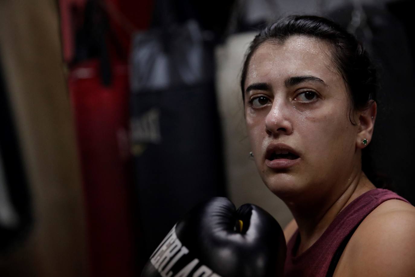 En el gimnasio de Panamá convertido en santuario en memoria de el excampeón mundial Roberto «Manos de Piedra» Durán, entrenan a diario decenas de personas para aprender a boxear como lo hacía la leyenda viva del boxeo. 