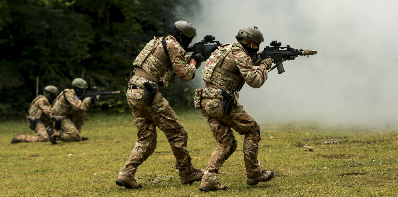 EL CORREO asiste a un entrenamiento de la unidad de intervención, los SWAT de la Ertzaintza, en la sede de Berrozi, donde también tiene su sede la unidad Canina