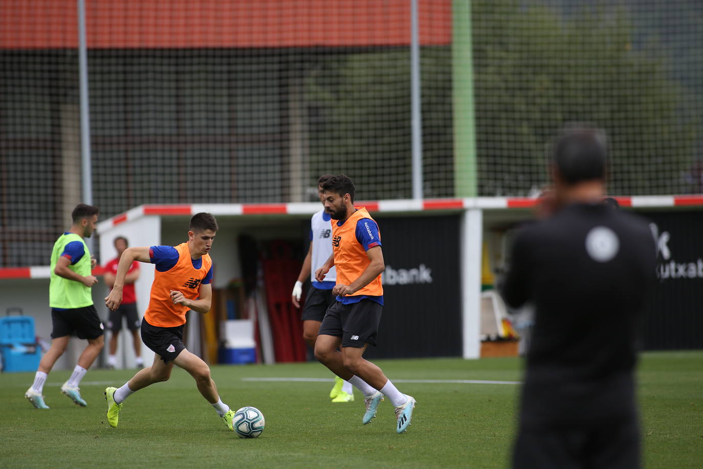 Fotos: Los jugadores del Athletic entrenan y firman autógrafos en Lezama