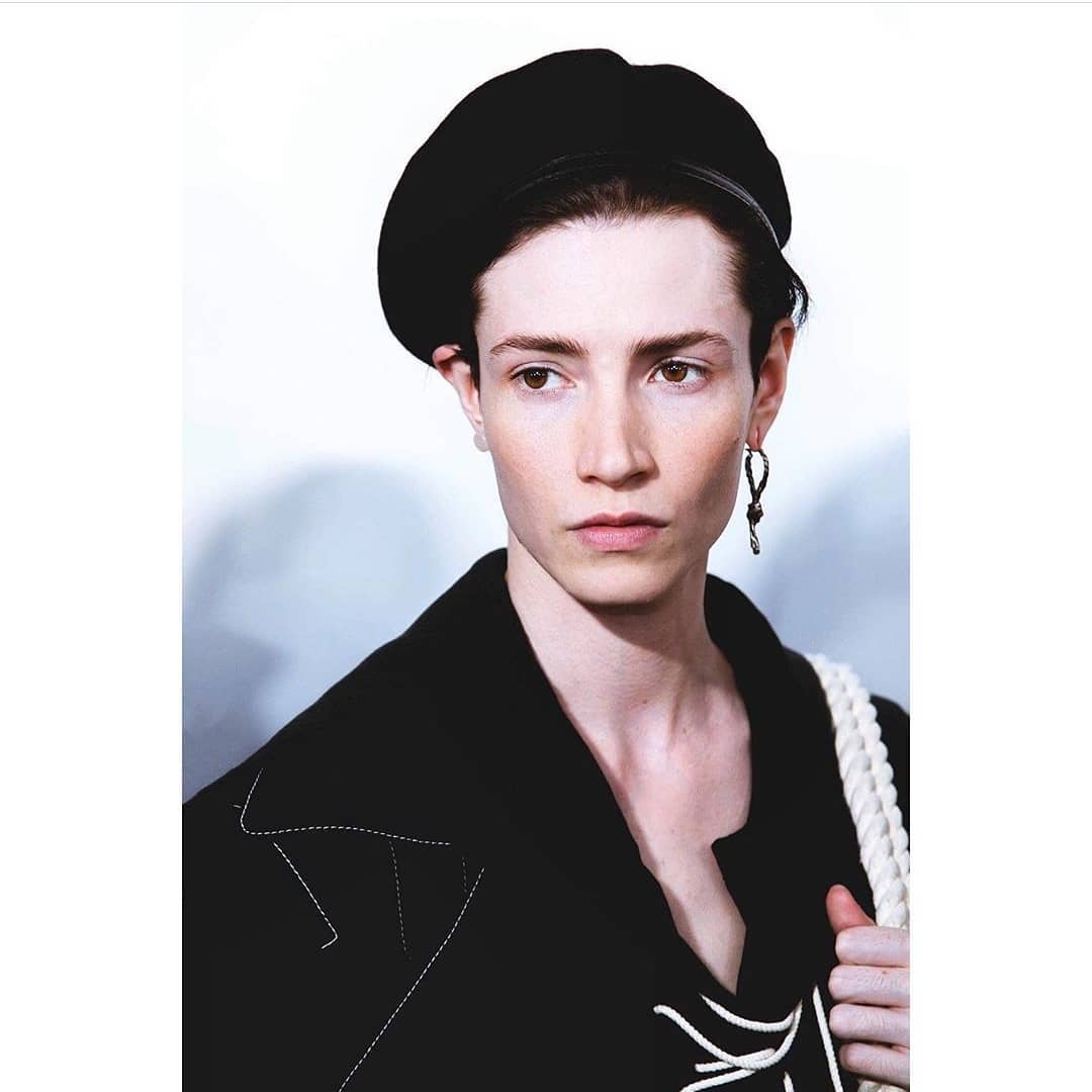 Krow Kian nació chica y quiere ayudar a gente que no encaja en sus cuerpos