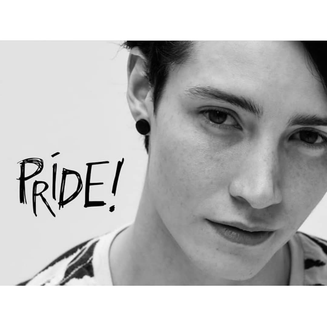 Krow Kian nació chica y quiere ayudar a gente que no encaja en sus cuerpos