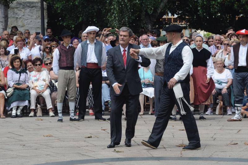 El alcalde asiste a una romería abarrotada y la Misa Mayor tradicional en esta fecha