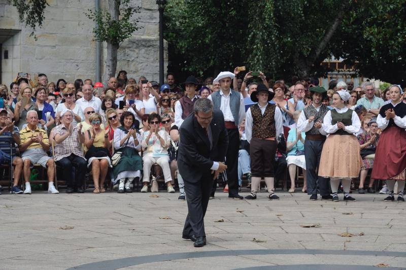 El alcalde asiste a una romería abarrotada y la Misa Mayor tradicional en esta fecha