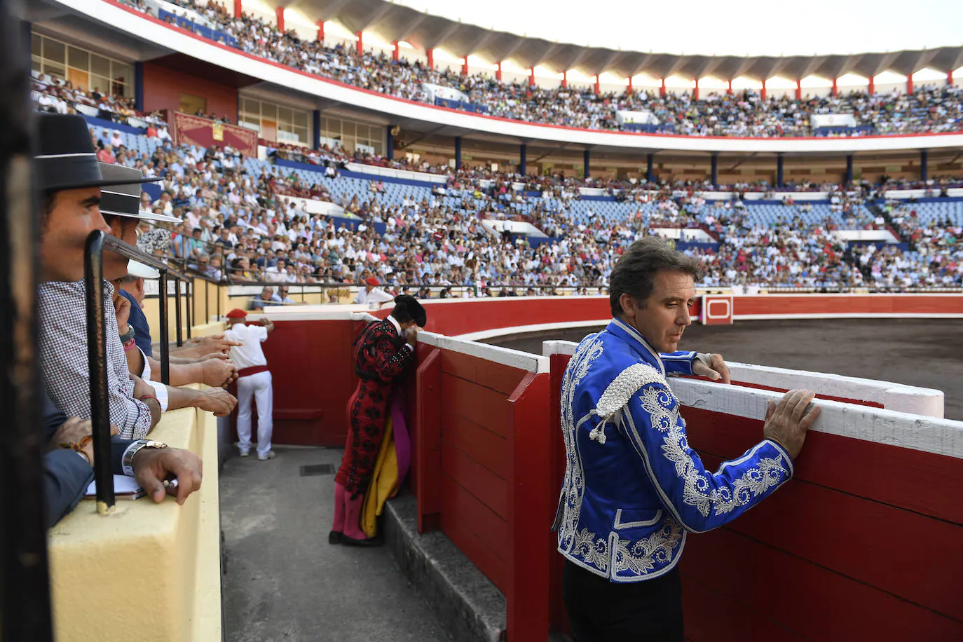 Los rejoneadores Pablo Hermoso de Mendoza, Lea Vicens y Guillermo Hermoso de Mendoza se enfrentan a seis morlacos de la ganadería. 