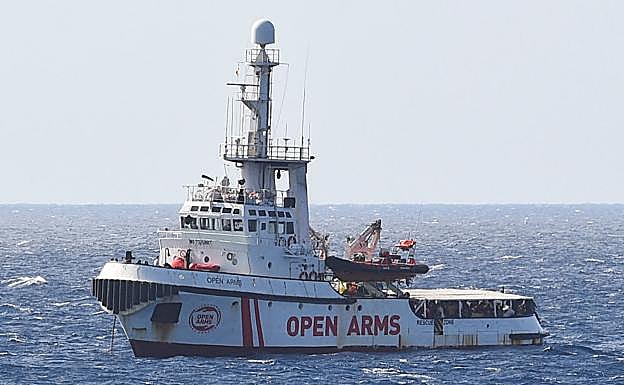 El 'Open Arms', en Lampedusa (Italia). 