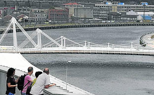 El objetivo de las obras, presupuestadas en 25 millones de euros, es construir un canal homogéneo con una anchura constante de 75 metros.