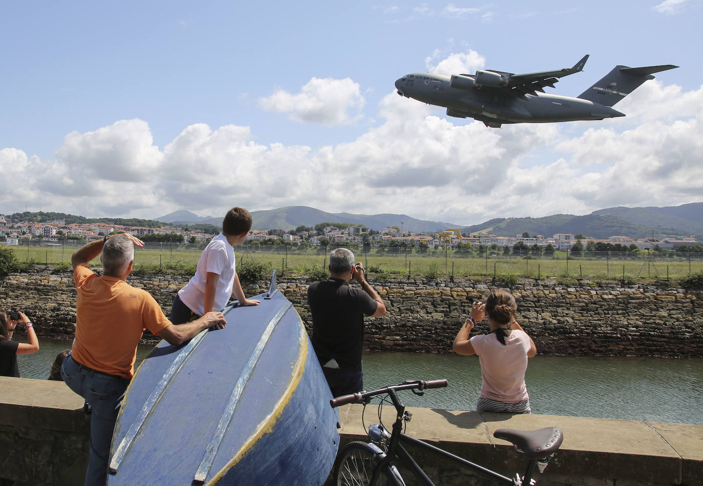 Fotos: Un avión del Ejército de Estados Unidos en Hondarribia