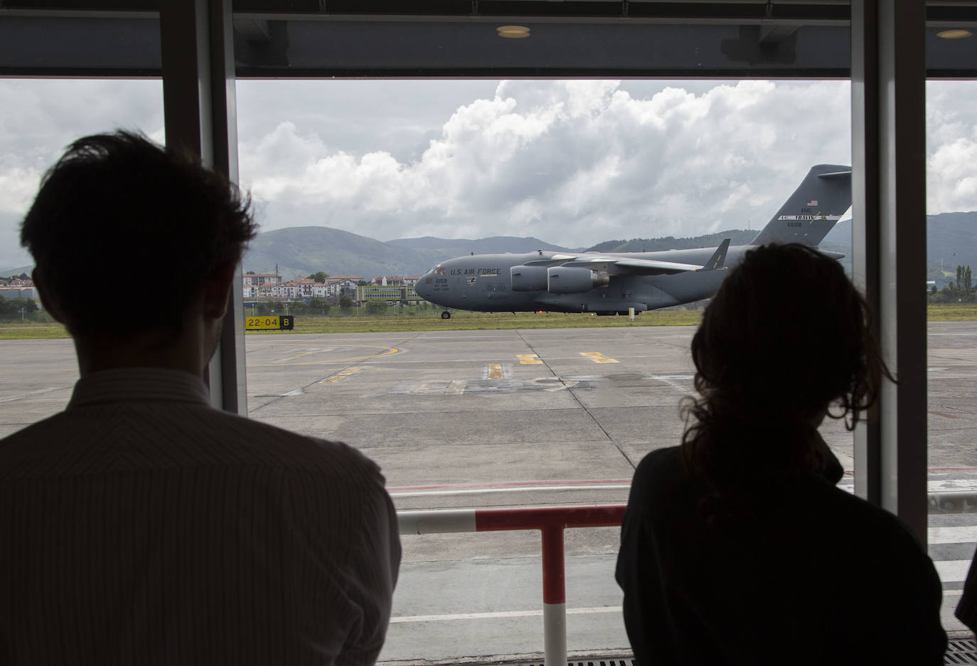 Fotos: Un avión del Ejército de Estados Unidos en Hondarribia