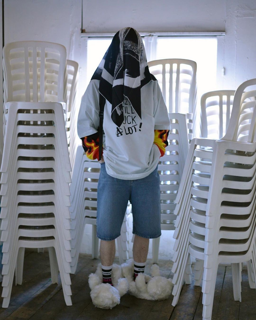 La firma georgiana de lujo Vetements vuelve a sorprender con su última extravagancia