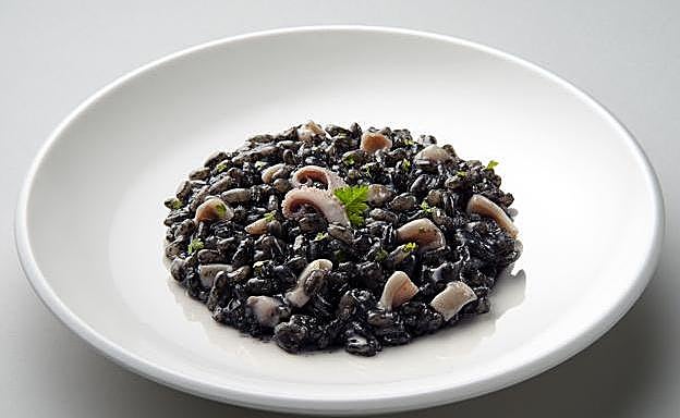 Plato de arroz con sepia. 