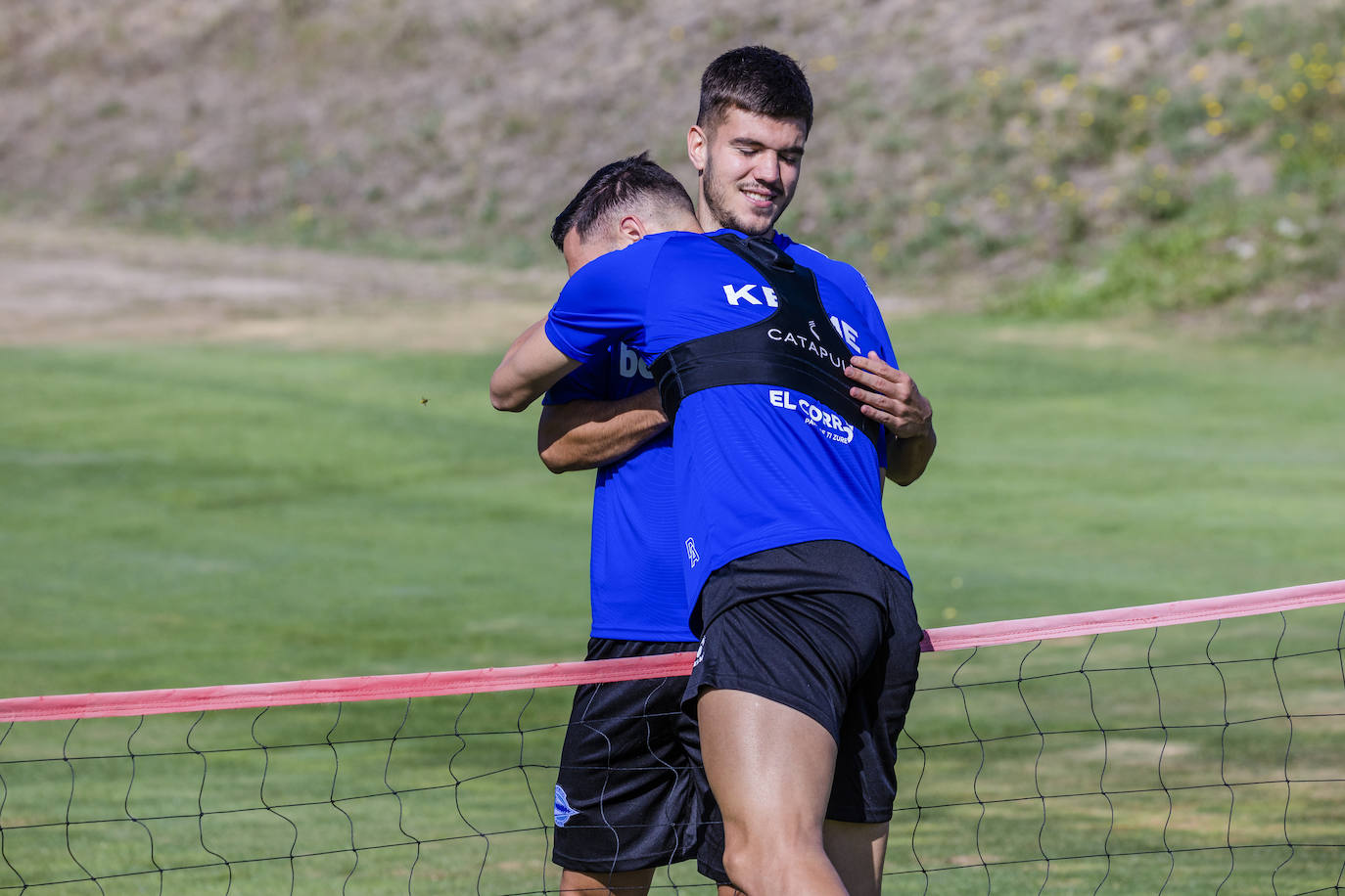 El equipo albiazul ha entrenado este viernes en Ibaia con la ausencia del central chileno, que ha viajado a Mónaco para formalizar su traspaso