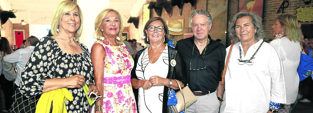 Maite Lastra, Isabel Batiz, Teresa Fernández, Emilio Ahedo e Isabel Vidal.