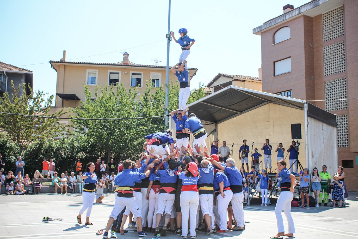 Fotos: Castellers y encierros en el &#039;Día de las morcillas&#039; en las fiestas de Llodio