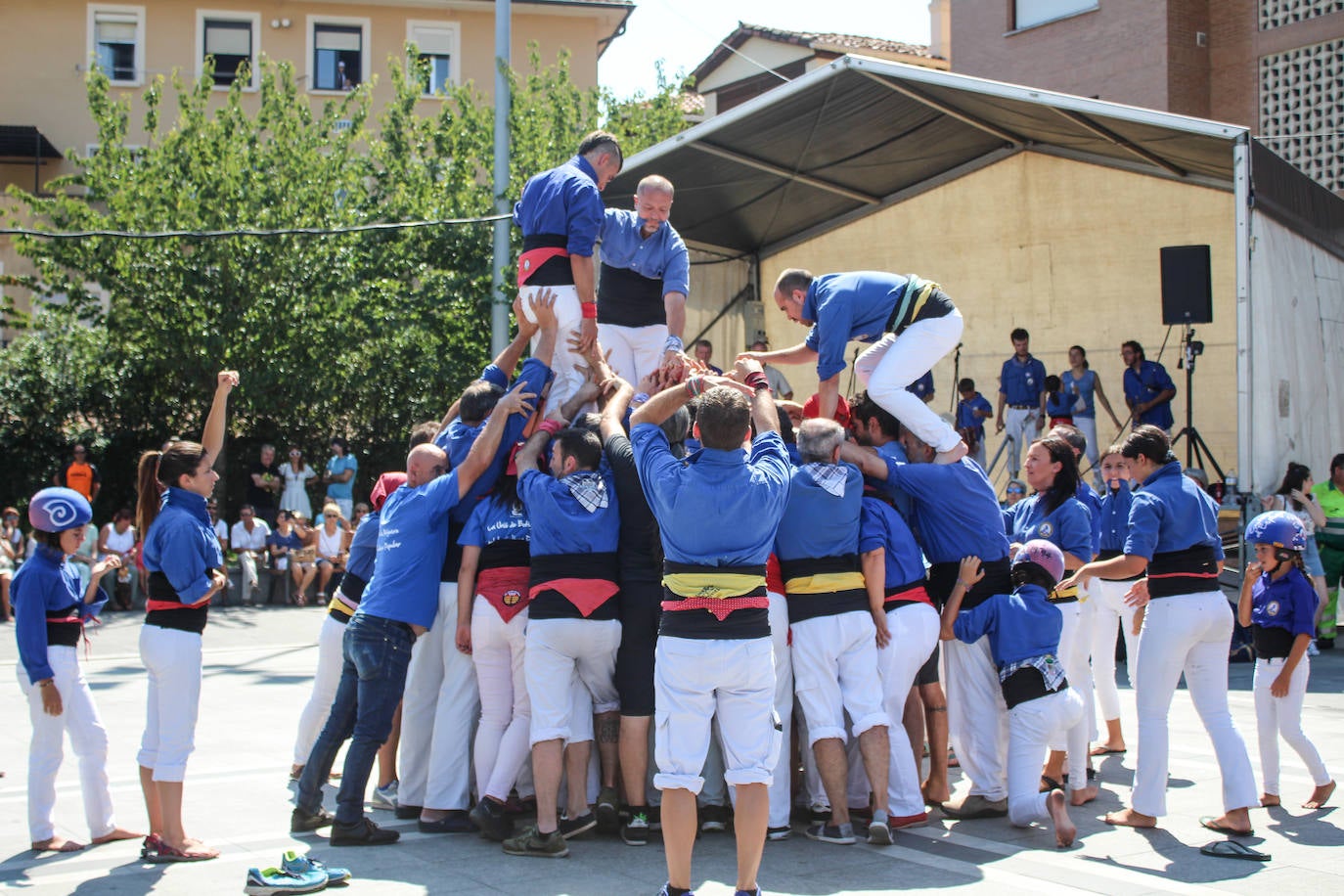 Fotos: Castellers y encierros en el &#039;Día de las morcillas&#039; en las fiestas de Llodio