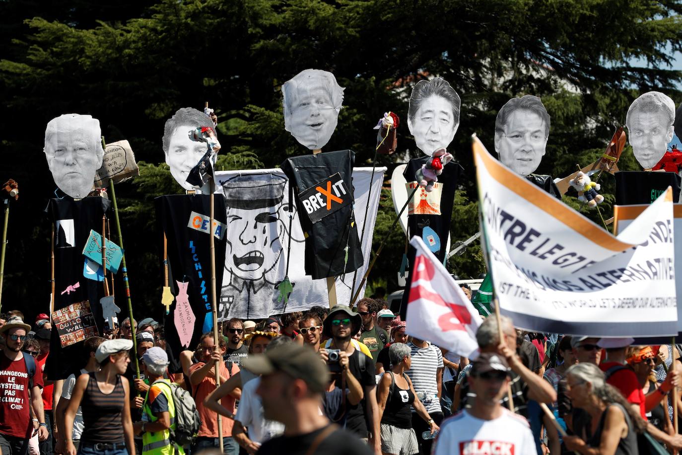 Fotos: Así ha sido la manifestación por la cumbre del G7 en Hendaya