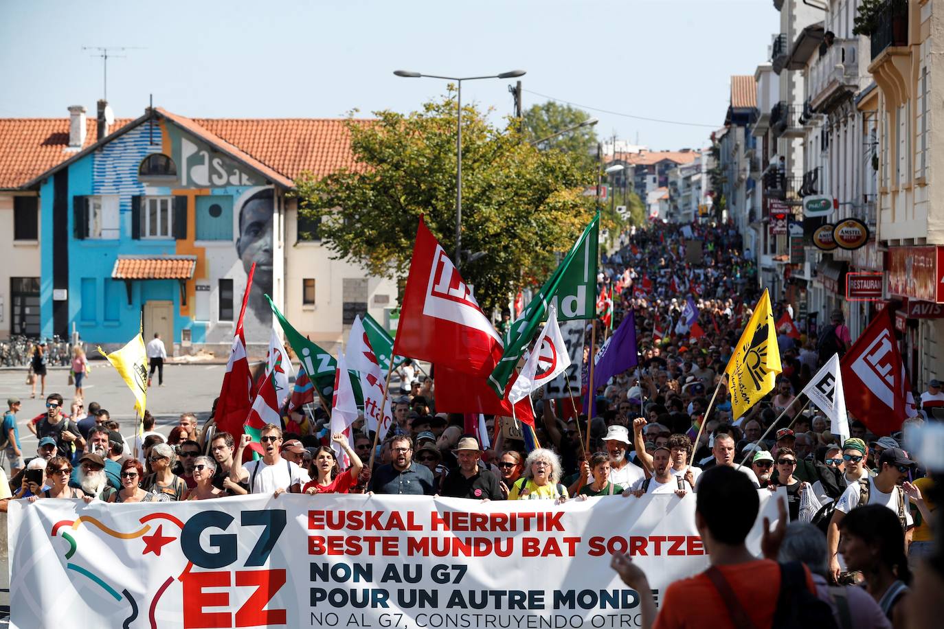 Fotos: Así ha sido la manifestación por la cumbre del G7 en Hendaya