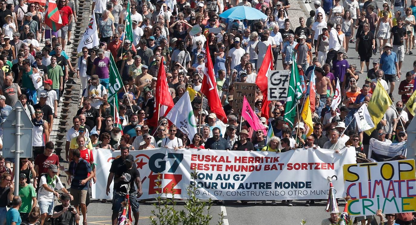 Fotos: Así ha sido la manifestación por la cumbre del G7 en Hendaya