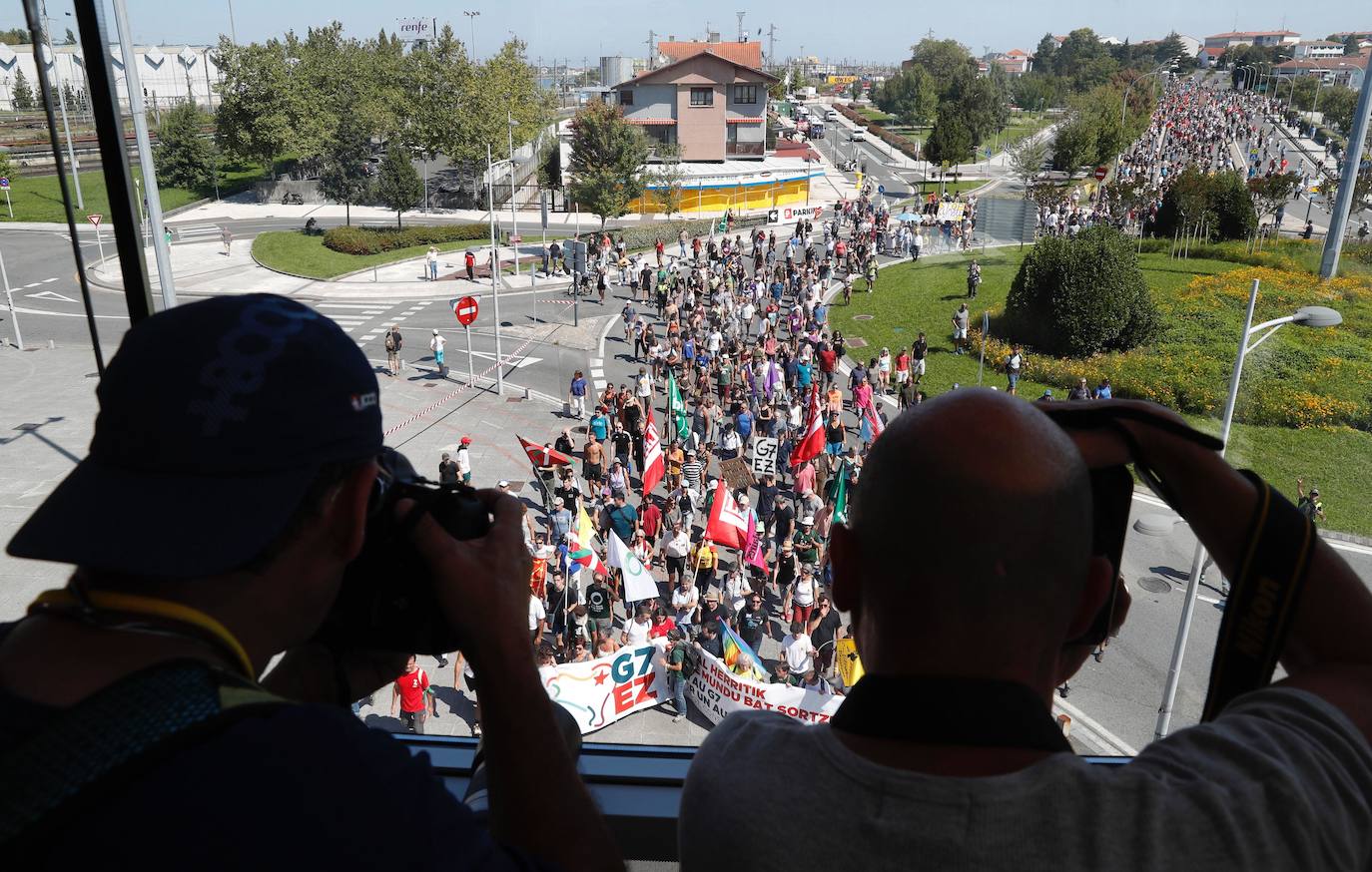 Fotos: Así ha sido la manifestación por la cumbre del G7 en Hendaya