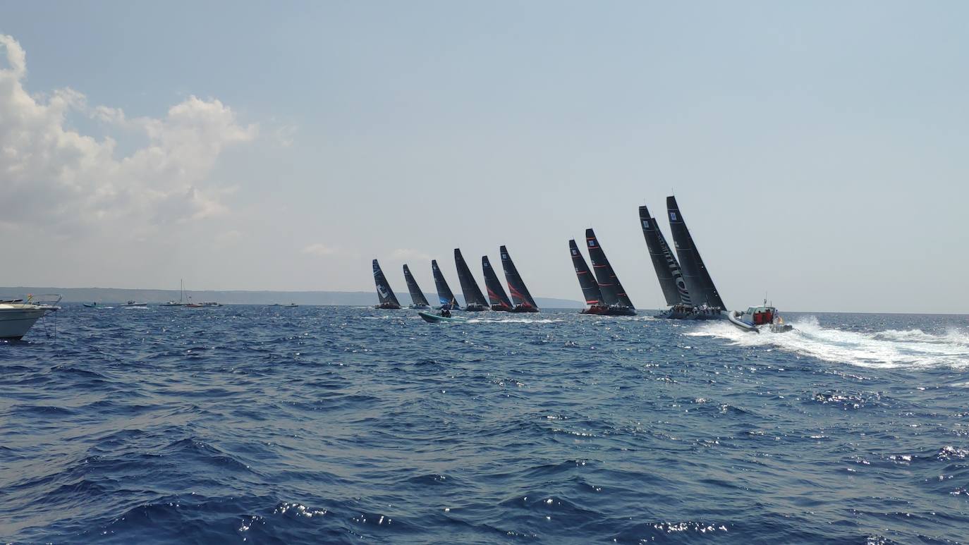 Las once embarcaciones que compiten en el Rolex TP52 World Championship han realizado este sábado una regata de entrenamiento