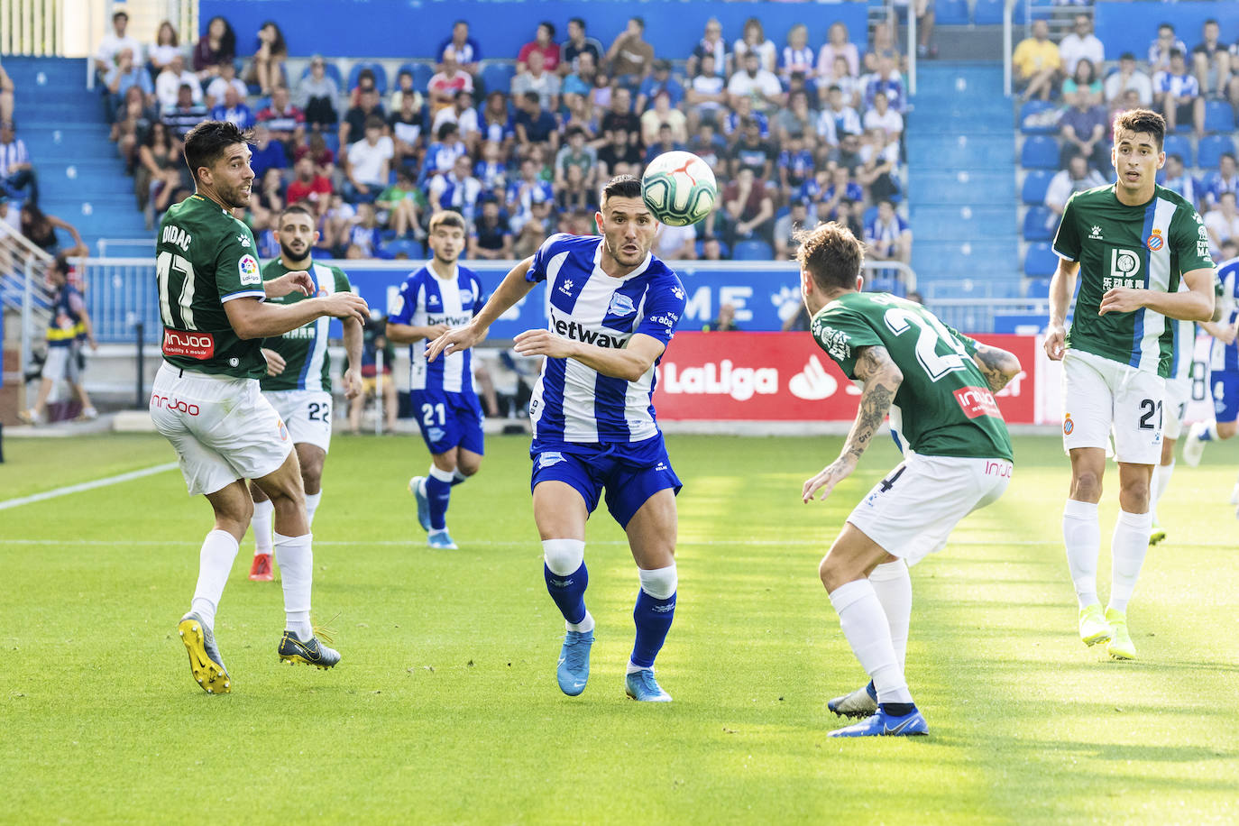 Las mejores fotos del encuentro de la segunda jornada de LaLiga disputado en el estadio de Mendizorroza