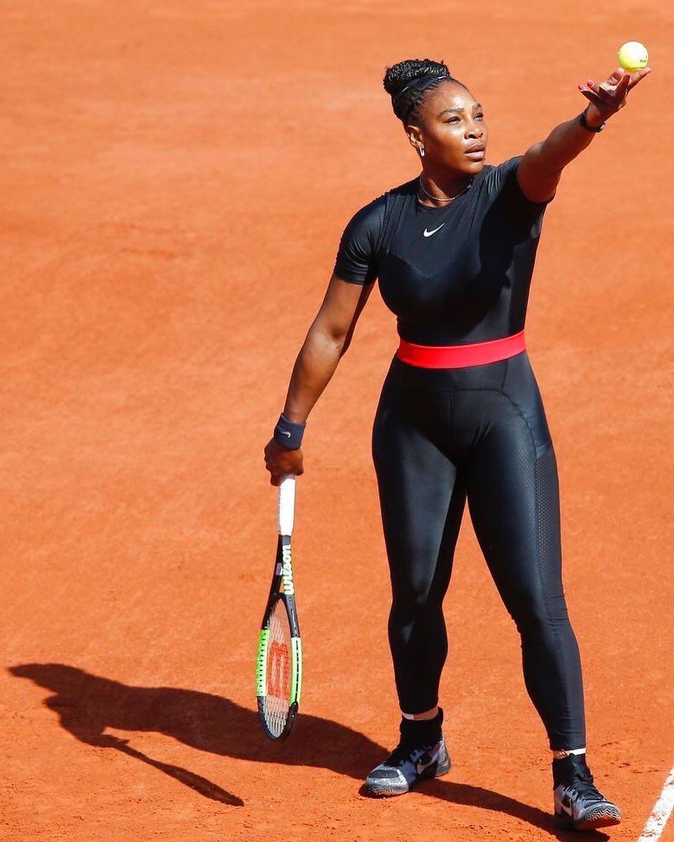 Serena Williams en Roland Garros de 2018 con su controvertido look postparto