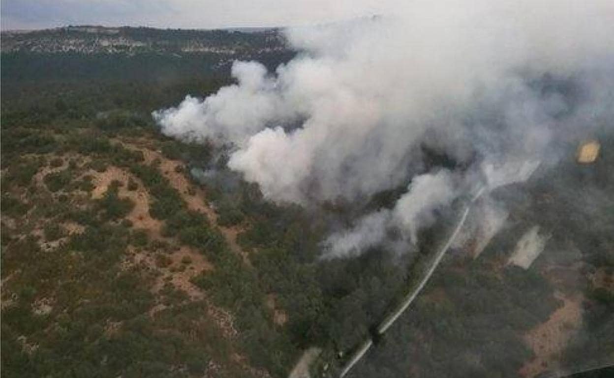 Varias dotaciones tratan de controlar el incendio.