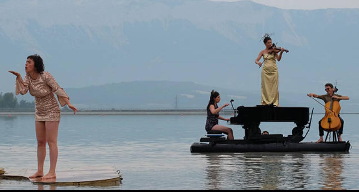 'Le piano du lac' musika eta dantza ikuskizuna, asteburuan Landako Parke Probintzialean