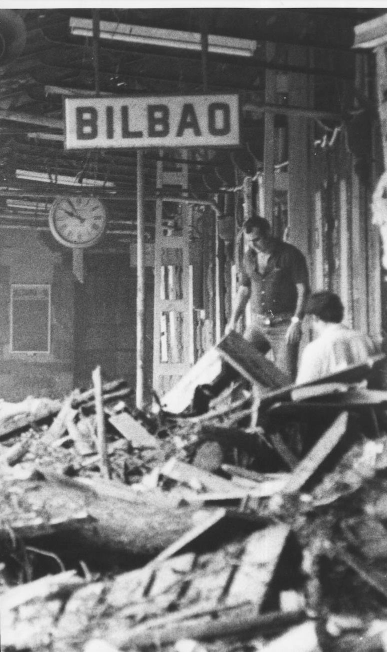 Estado en el que quedó uno de los andenes tras la riada de 1983