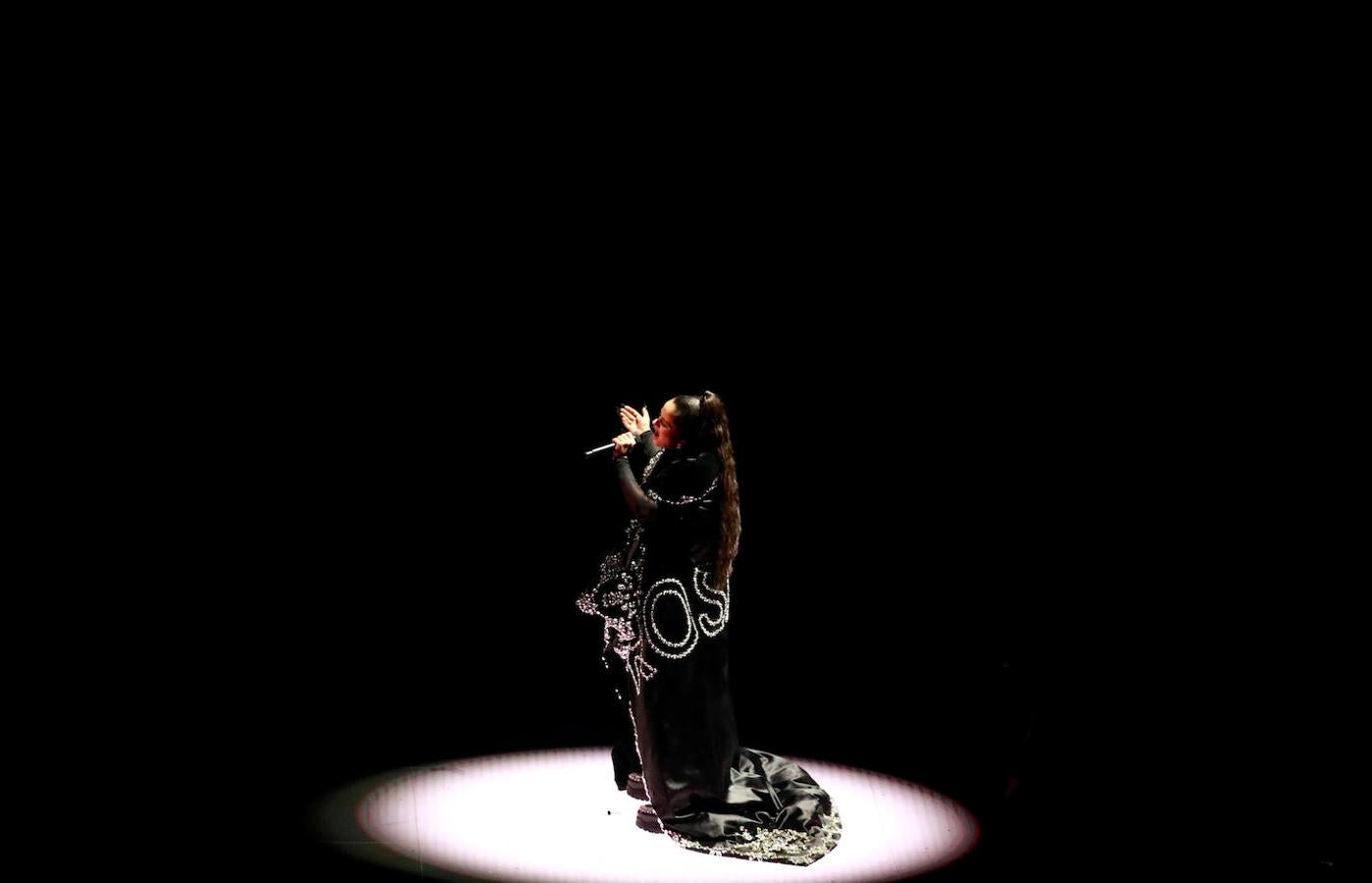 La cantante Rosalía durante su actuación.