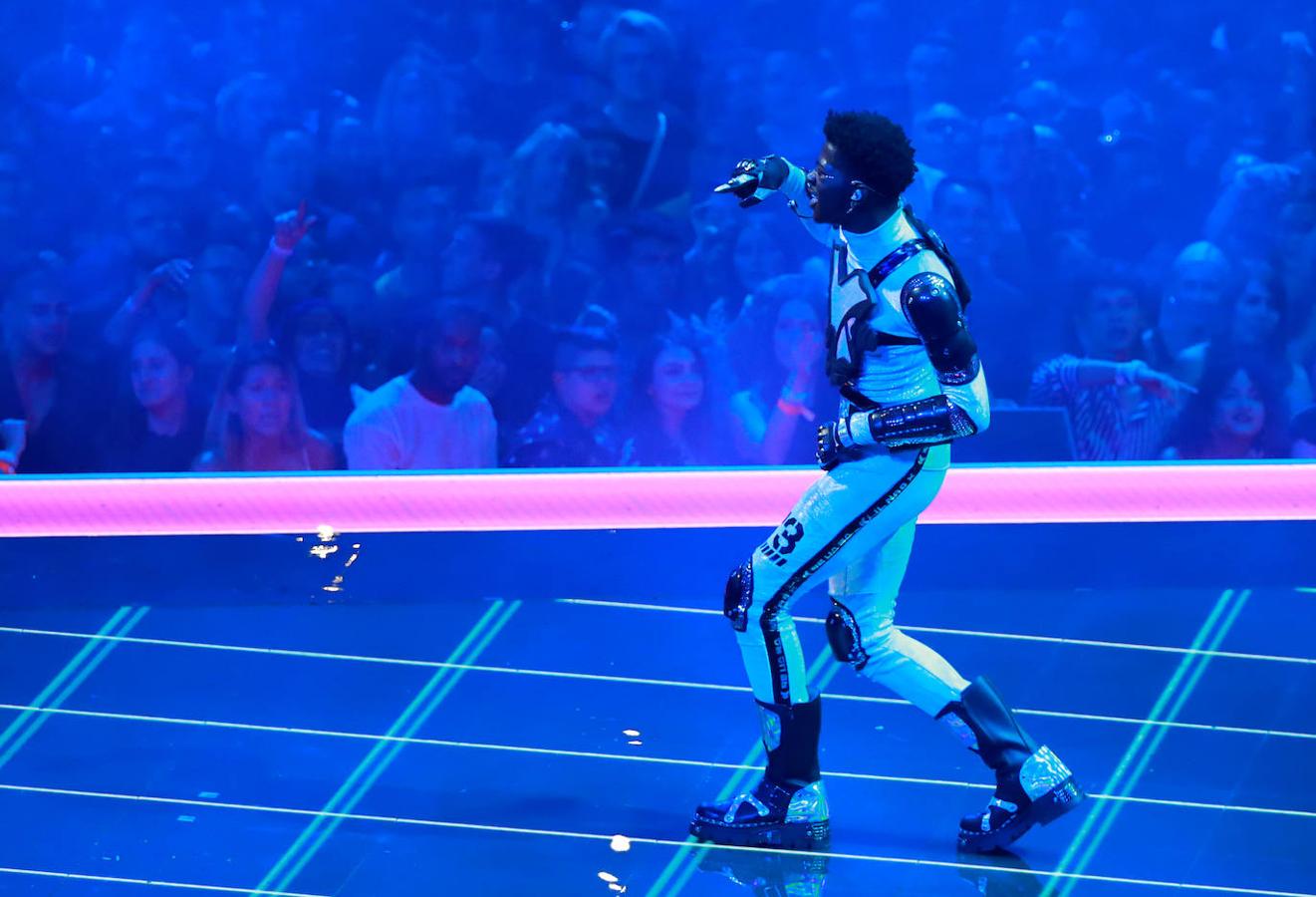 El rapero Lil Nas X durante su actuación.