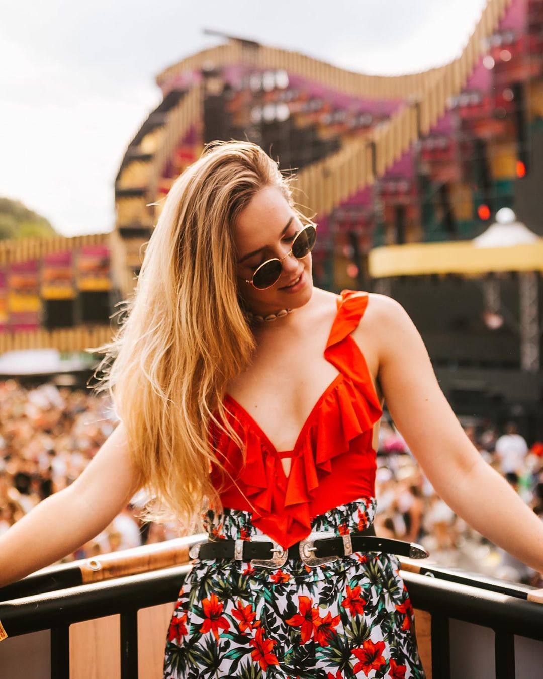 Algunos ejemplos de cómo combinar el bañador para los ratos de ocio fuera del agua.