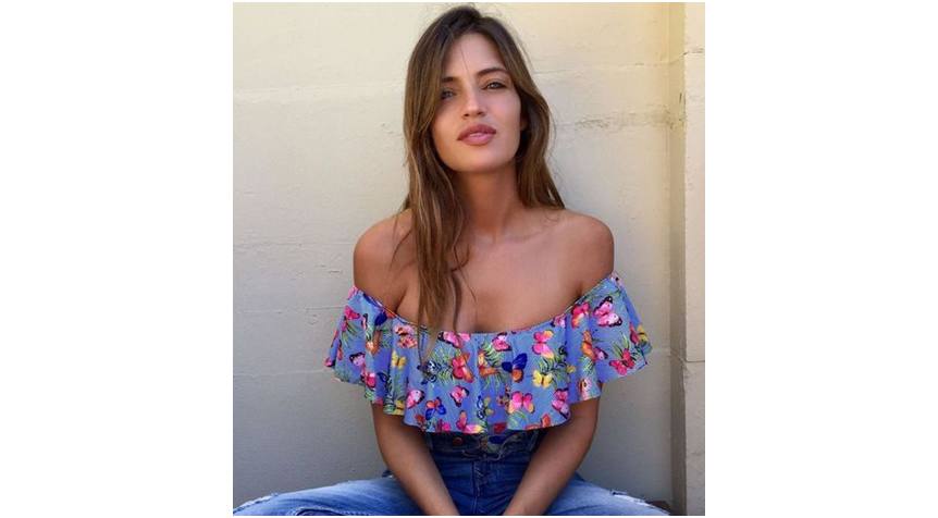 Algunos ejemplos de cómo combinar el bañador para los ratos de ocio fuera del agua.