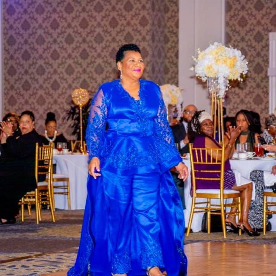 En la imagen, Alice Marie Johnson, una expresidiaria a la que Kim Kardashian ayudó a salir de la cárcel. Ahora, es modelo de su nueva firma de ropa interior reductora