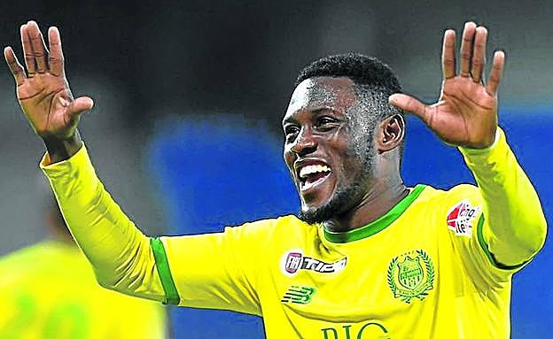 Waris celebra un gol durante su etapa con el Nantes en la Liga francesa.