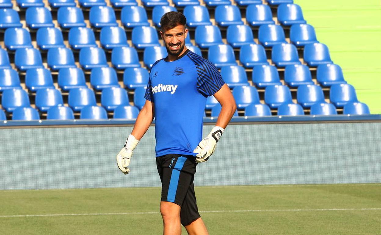 Pacheco, durante el calentamiento en el estadio del Getafe.