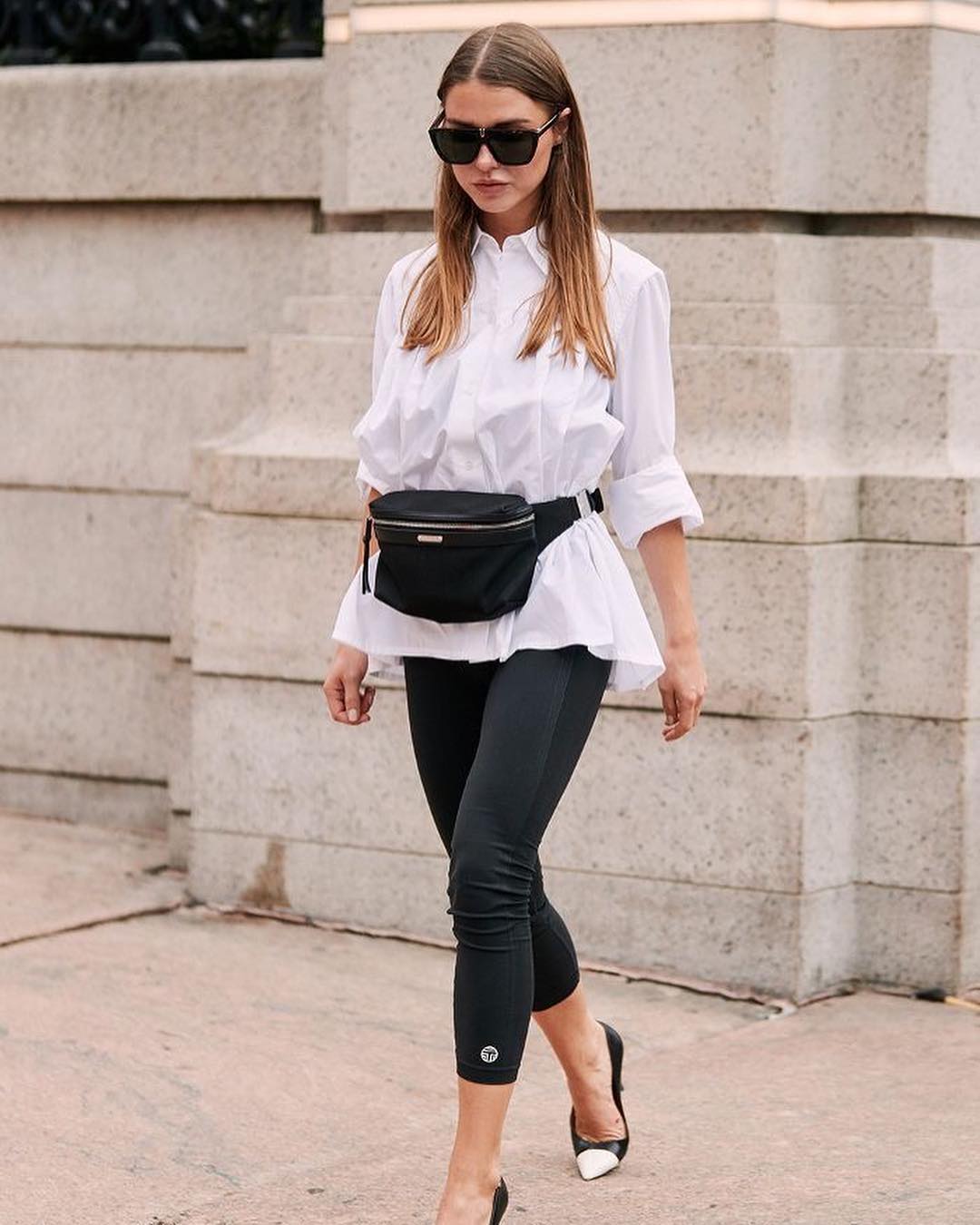 Mallas y camisa blanca