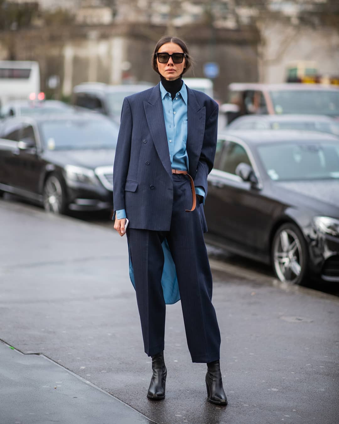 El clásico look de oficina con toques de tendencia