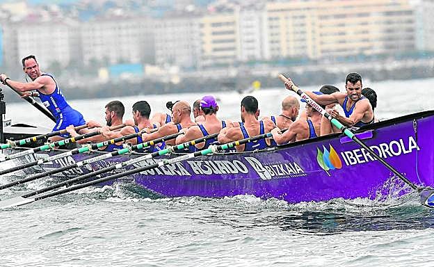Santurtzi, que tuvo sus más y sus menos con Orio, sobre todo en el segundo largo, realizó la ciaboga en cabeza en la primera tanda.