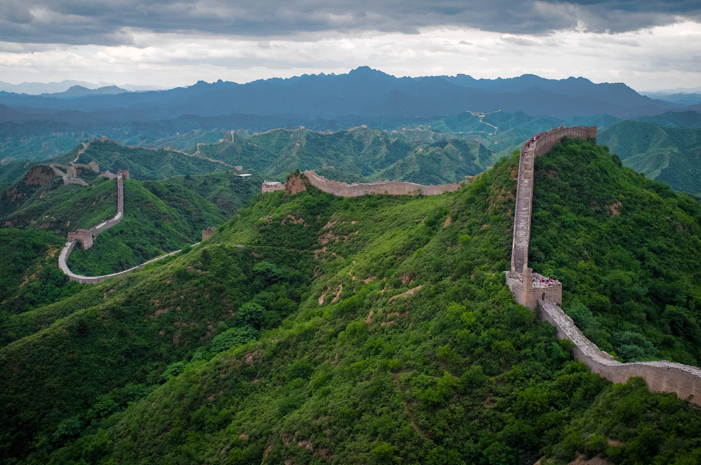 La Gran Muralla China | Es la estructura más grande creada por el hombre, hace más de 2.000 años, y podría desaparecer en 20 años por la erosión y el vandalismo.