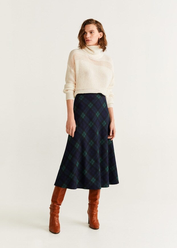 Falda 'midi' de tartán, de Mango (25,99 euros).