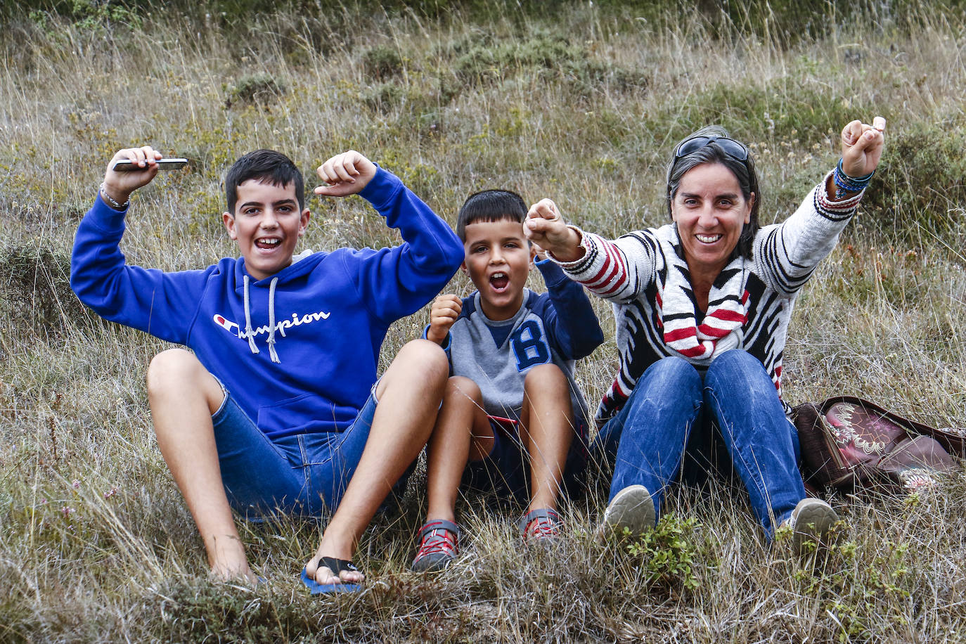 Fotos: La Vuelta hace disfrutar a los aficionados a su paso por Álava