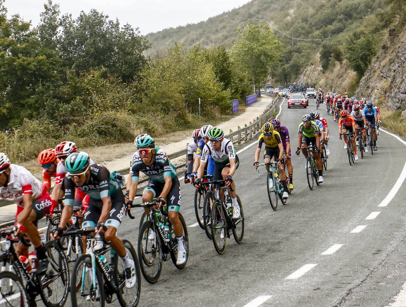 Fotos: La Vuelta hace disfrutar a los aficionados a su paso por Álava