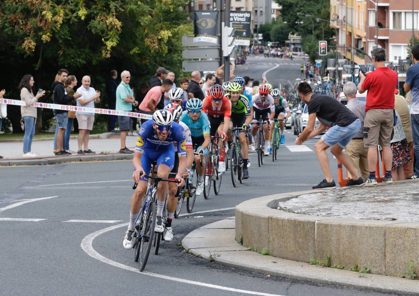 La ciudad muestra este jueves una estampa inusual por el paso de la prueba ciclista